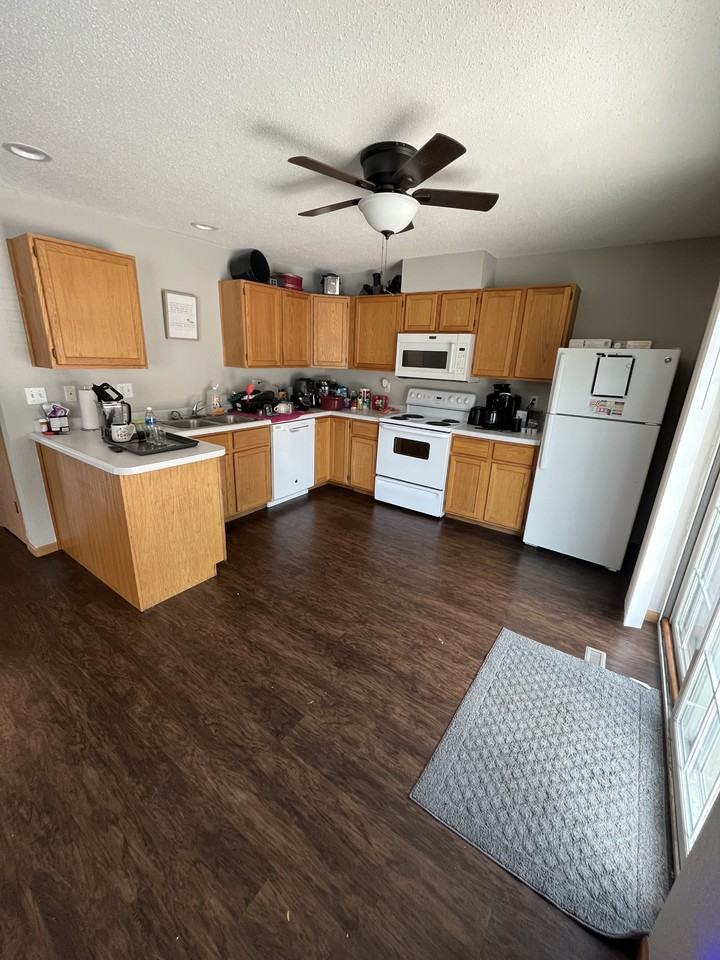 1512 9th Ave Sw #A - Photo 3 of 9