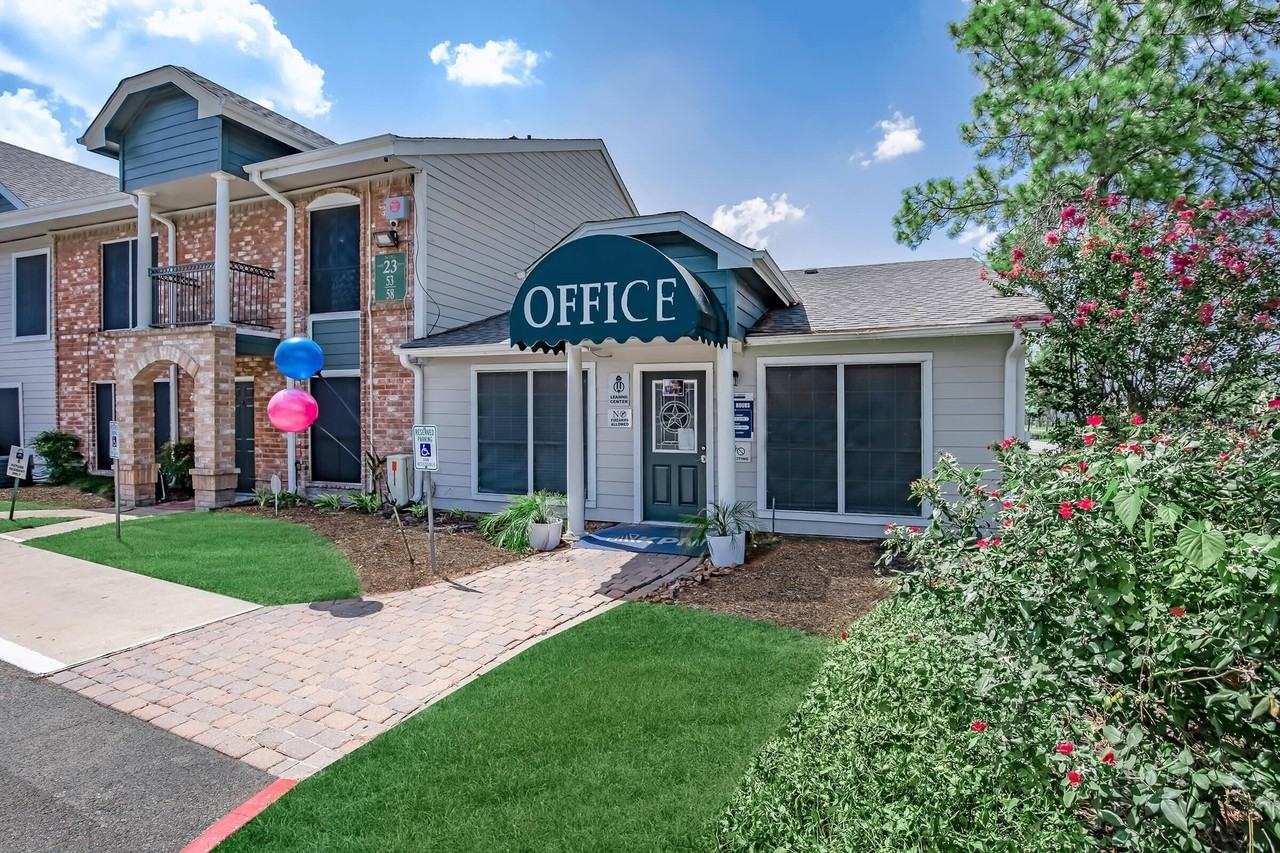 1251 Wilcrest Dr #J4X3 - Photo 3 of 14