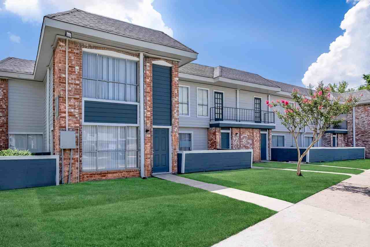 1251 Wilcrest Dr #B1X1 - Photo 3 of 14