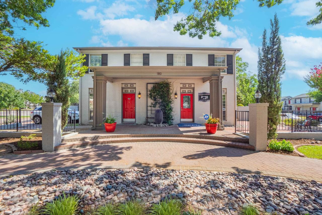 180 Saint Donovan St - Photo 2 of 12