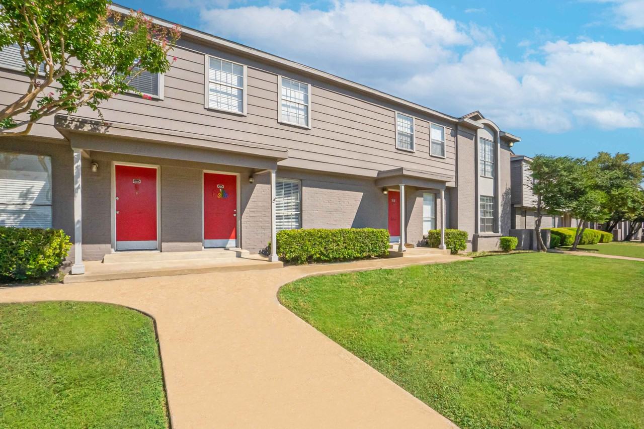 180 Saint Donovan St - Photo 3 of 12