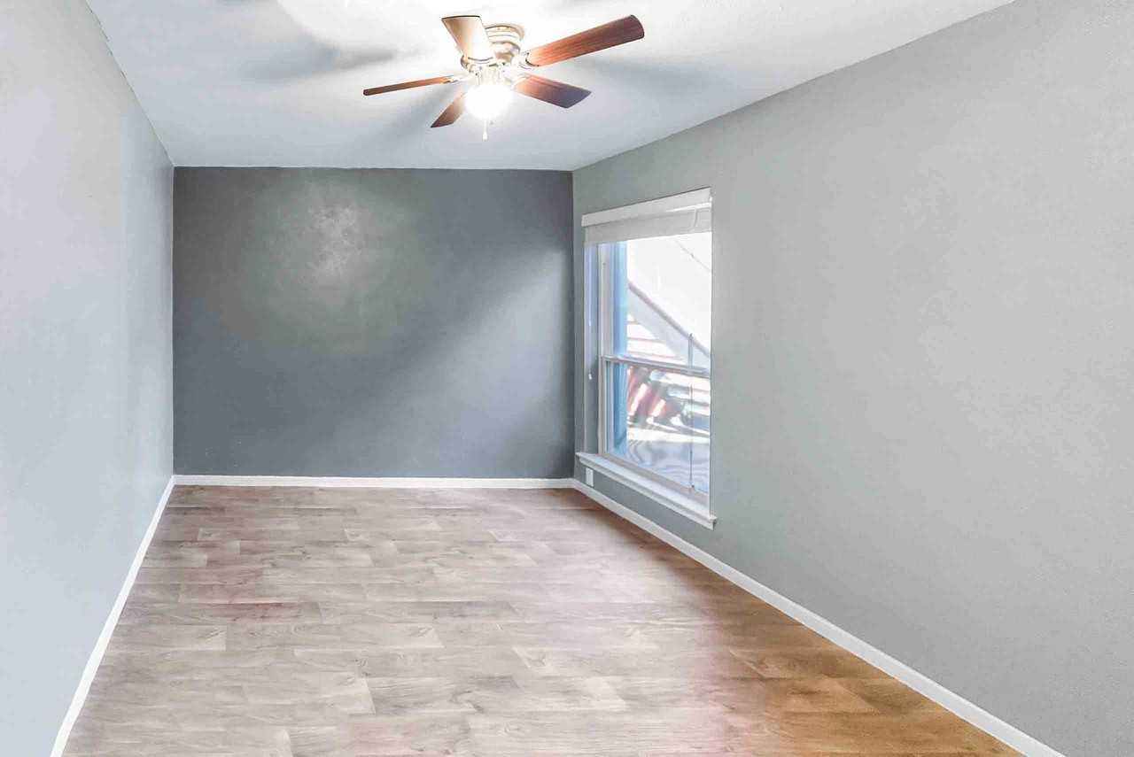 7651 C F Hawn Fwy #B1 - Photo 3 of 8