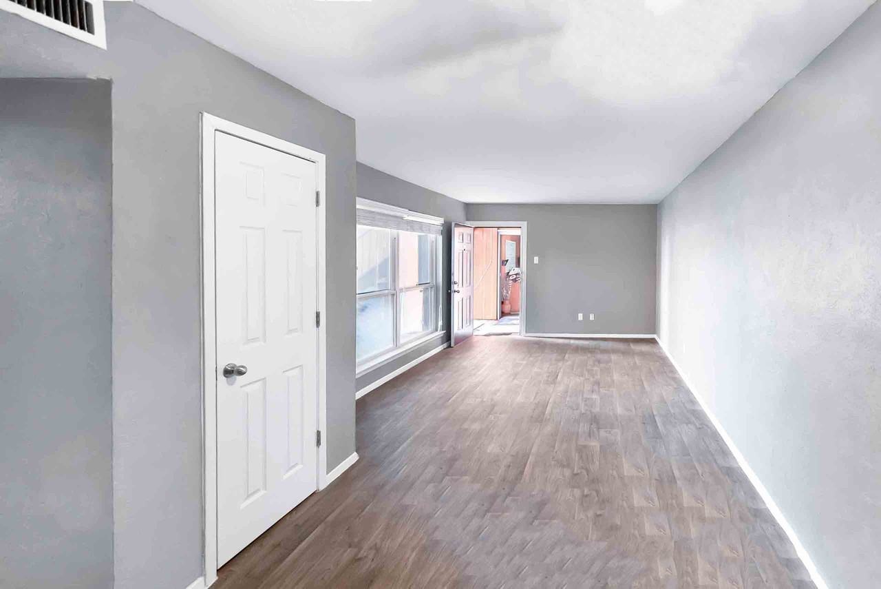 7651 C F Hawn Fwy #B1 - Photo 2 of 8