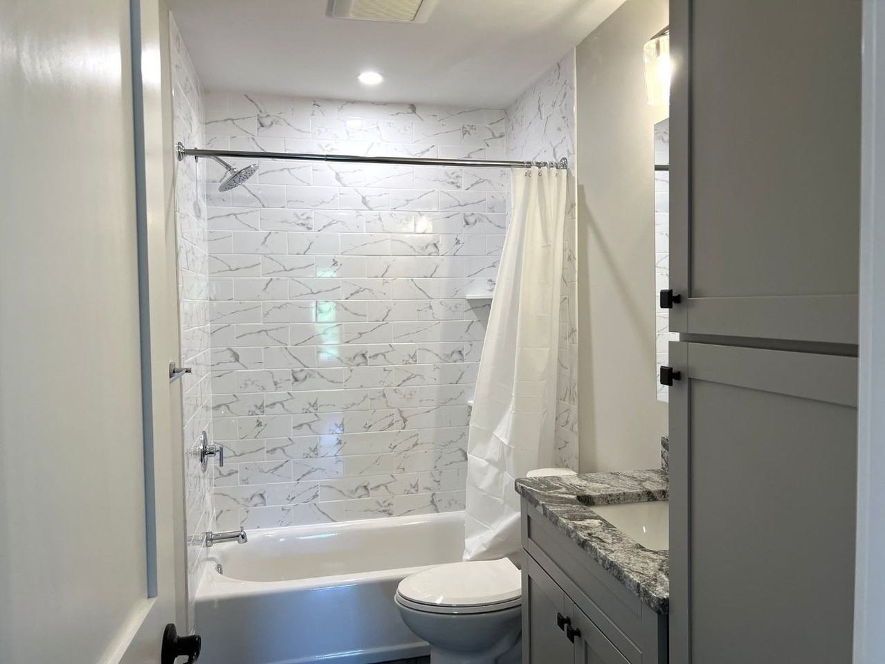 327 Garden Ave #B - Photo 3 of 15