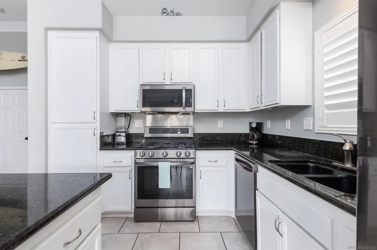 330 Del Flora Street #NA - Photo 7 of 23