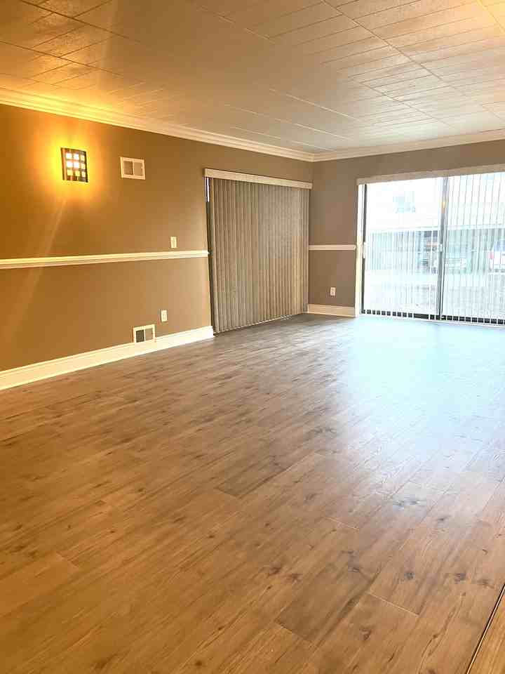 18228 University Park Dr - Photo 2 of 9