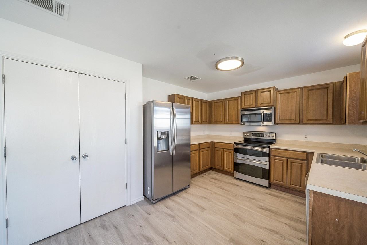 314 Phillips St #NA - Photo 5 of 29
