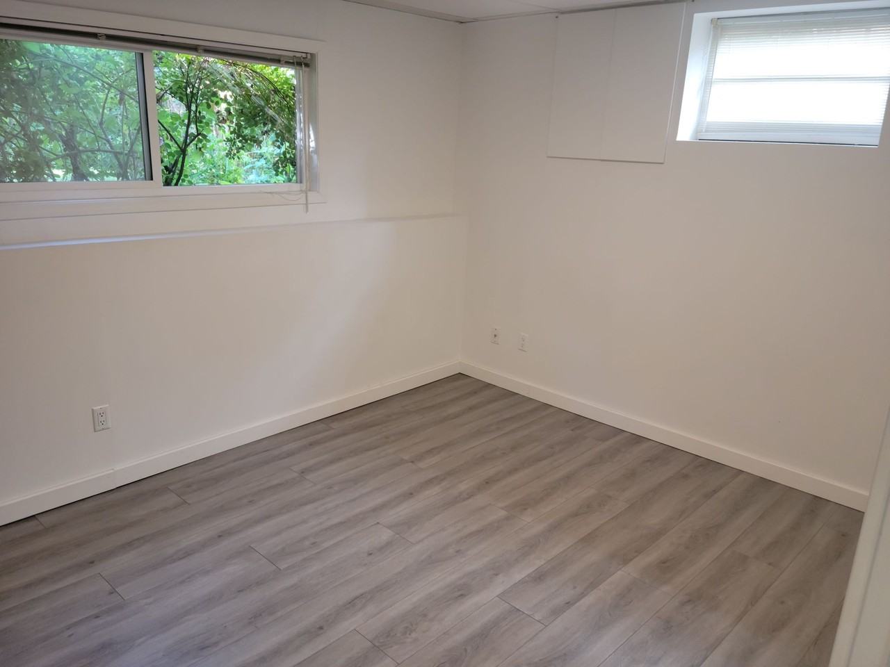 1284 Wellington Drive - Photo 2 of 11