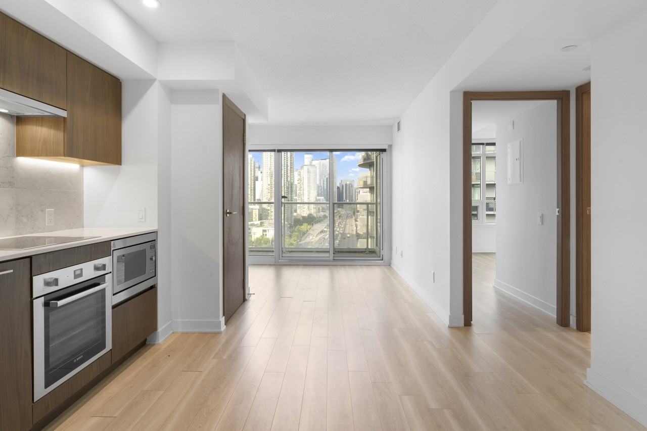 17 Bathurst Street #1912