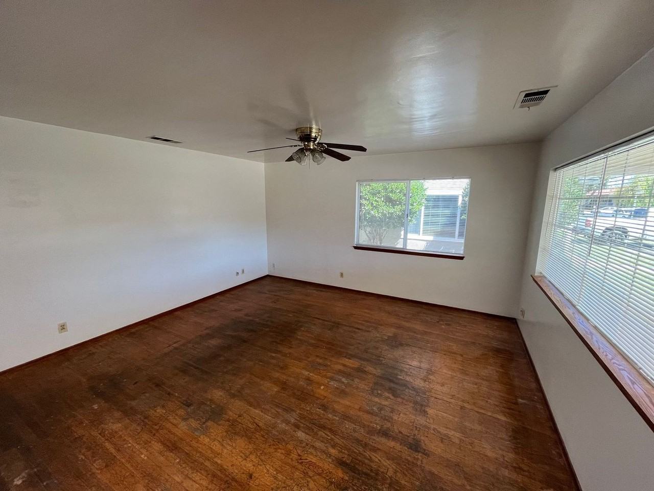 215 S D St - Photo 4 of 26