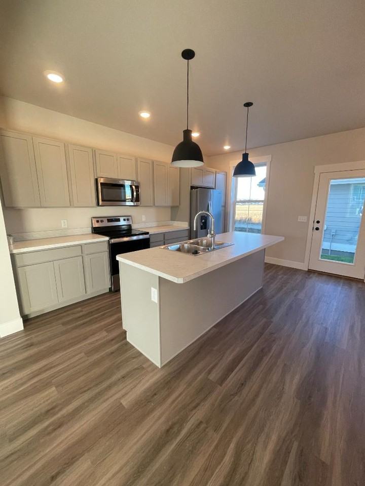 6119 Northstead Ave - Photo 6 of 11