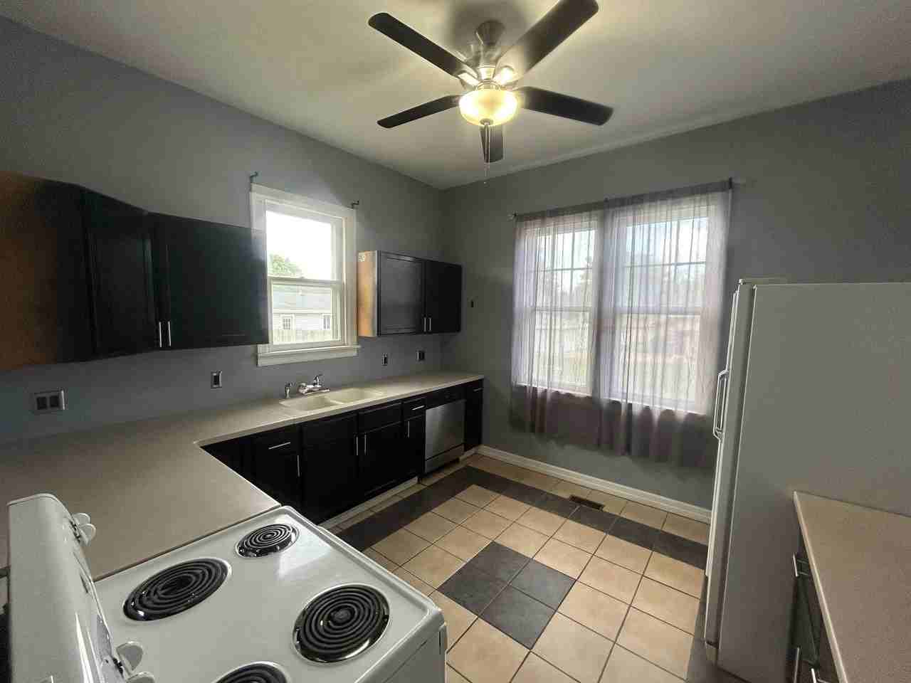 4904 Holdrege St - Photo 5 of 19