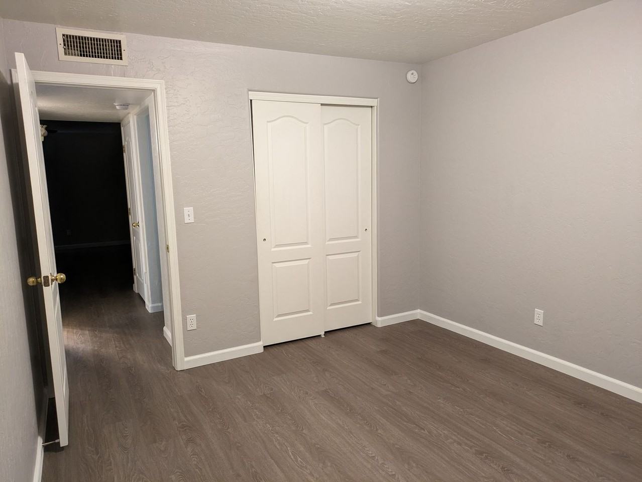 2302 E Rockledge Rd - Photo 7 of 50