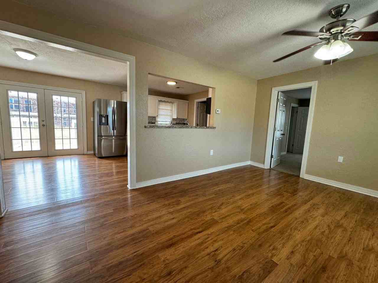 3432 Nw Lincoln Ave - Photo 2 of 12