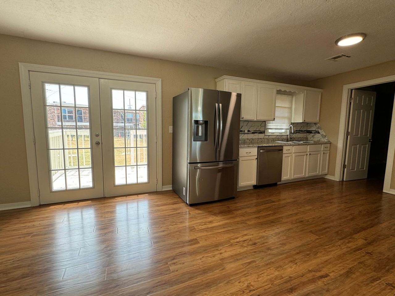 3432 Nw Lincoln Ave - Photo 3 of 12