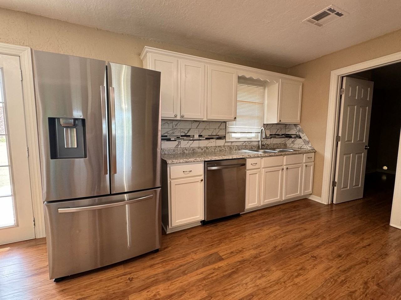 3432 Nw Lincoln Ave - Photo 5 of 12