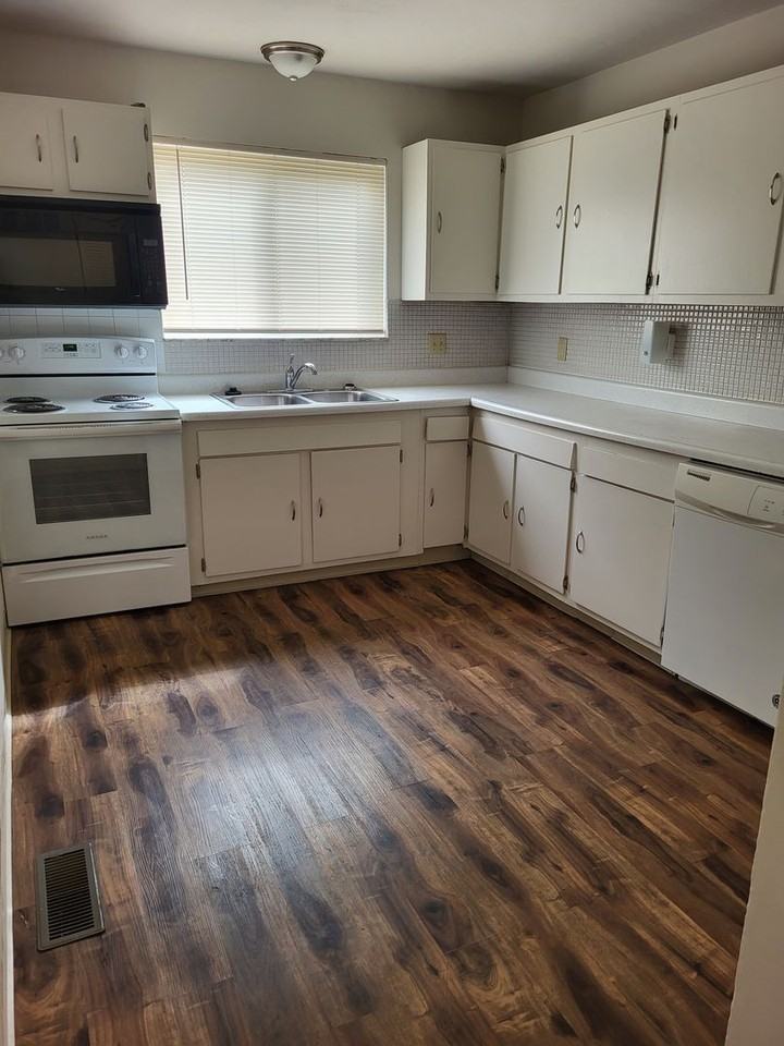 Yorktowne Apartments - Photo 4 of 21