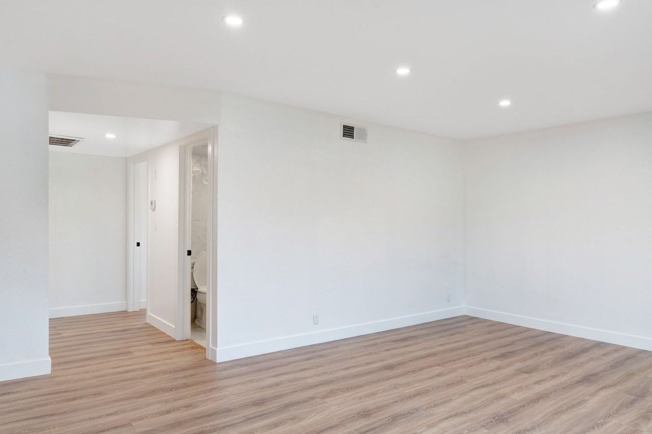 124 S Marengo Ave #10 - Photo 2 of 23