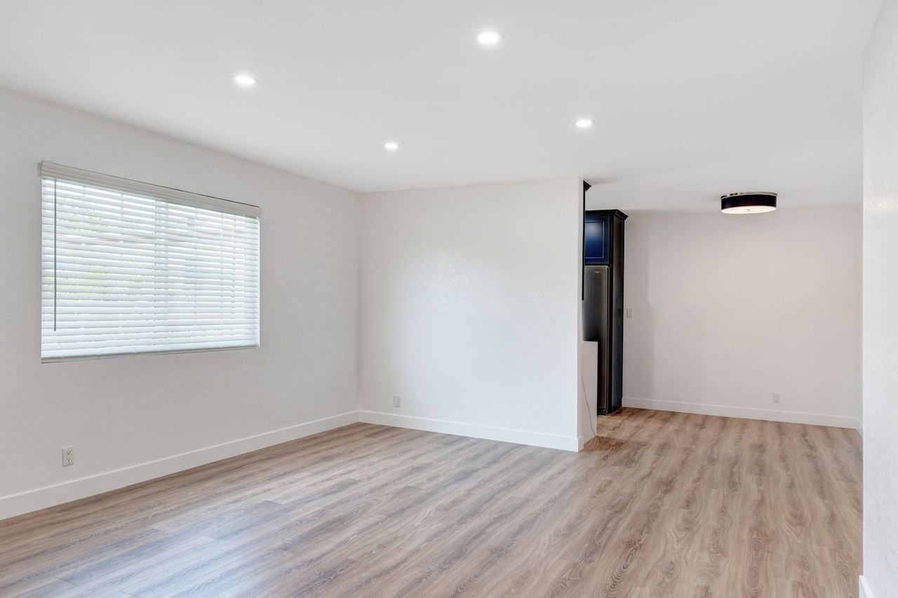 124 S Marengo Ave #10 - Photo 3 of 23