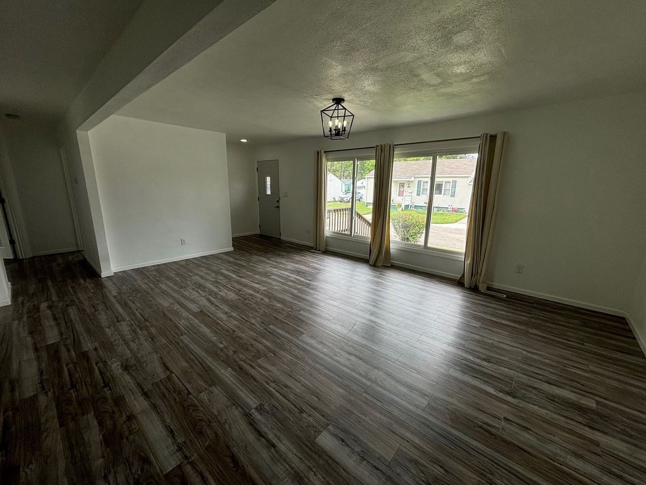 1615 Pierce St - Photo 3 of 17