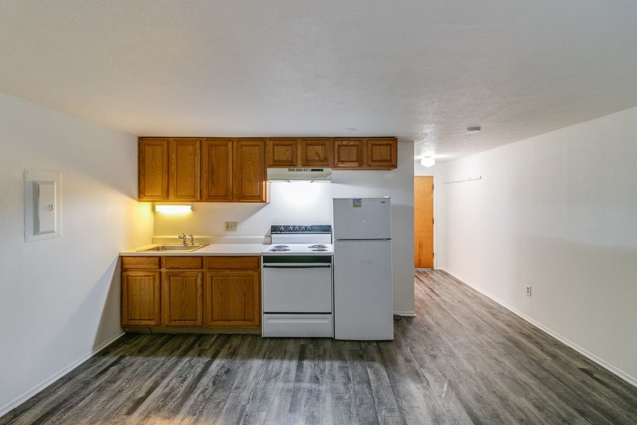 3106 Holiday Apartments (Michael & Norma Coscarelli) - Photo 2 of 13