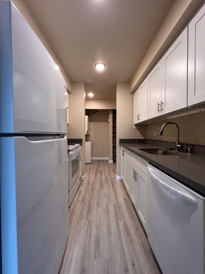 Mountain View Apartment - Photo 2 of 35