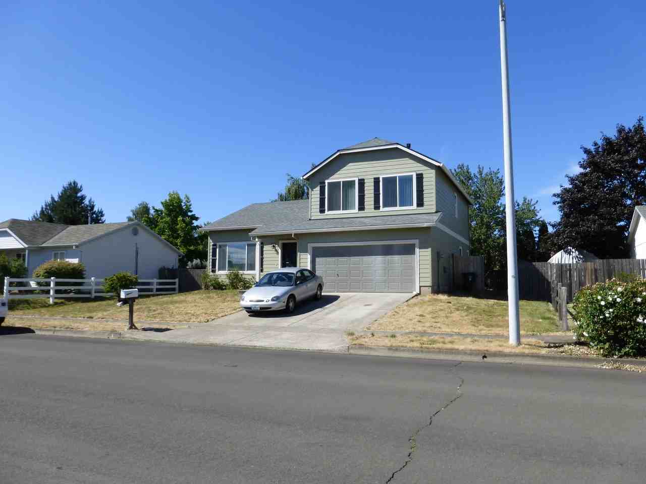 266 S Magnolia St - Photo 2 of 18