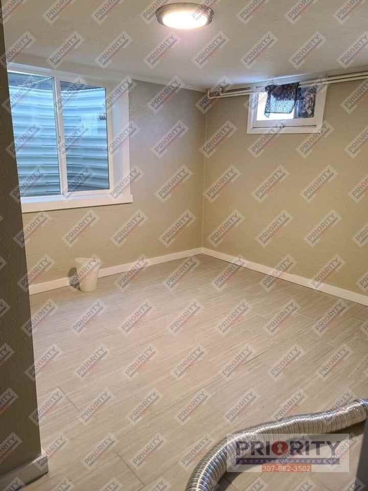 401 W 6th St - Photo 5 of 6