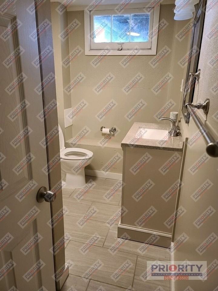 401 W 6th St - Photo 6 of 6