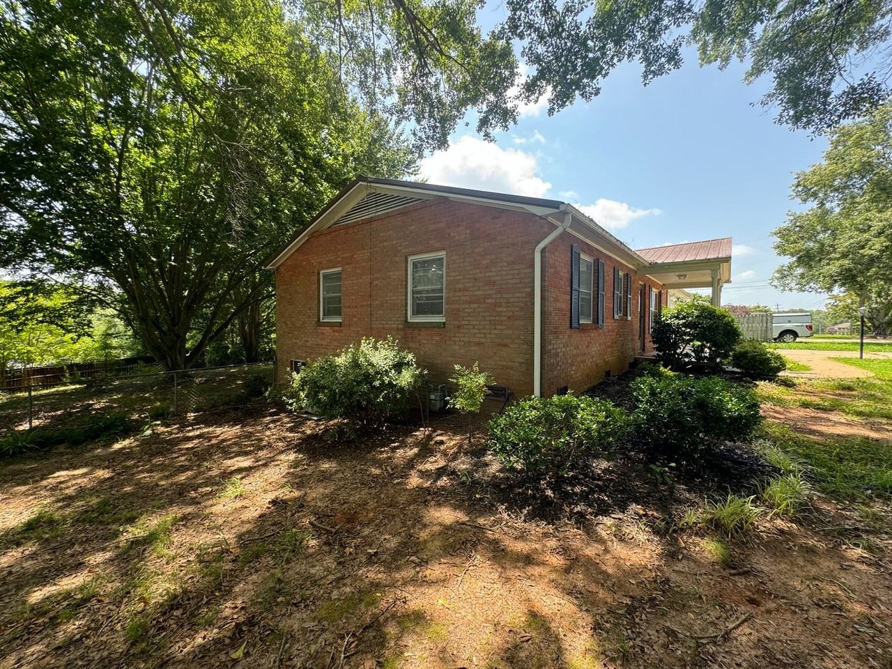 1413 Wesson Rd - Photo 3 of 45