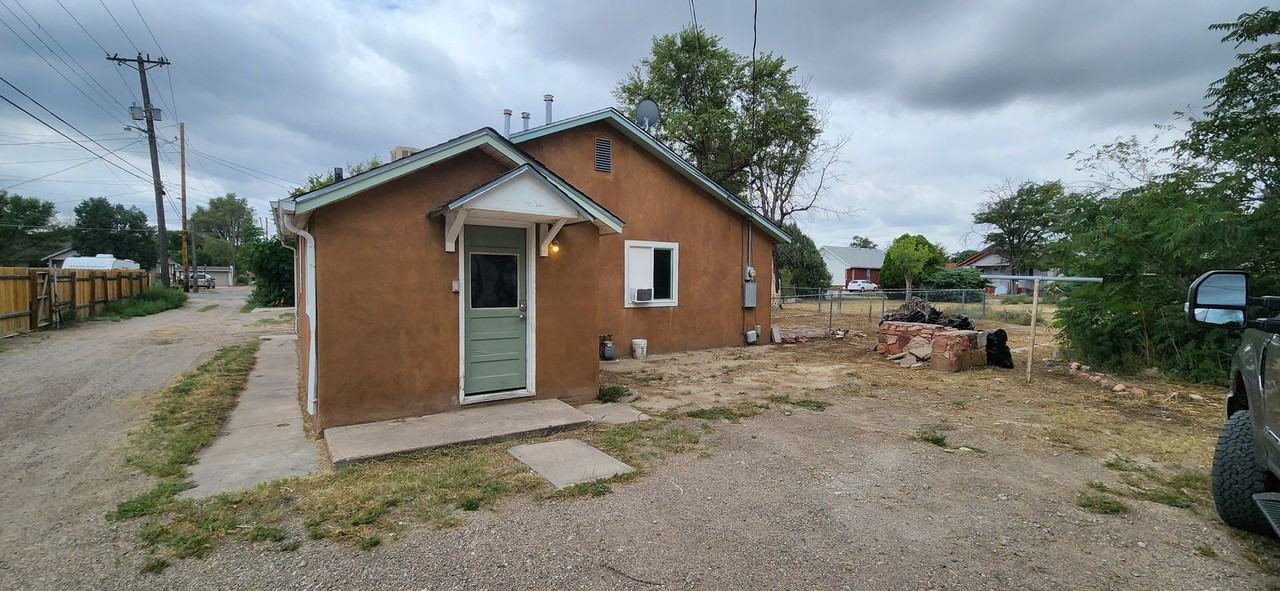 436 Gaylord Ave - Photo 2 of 13