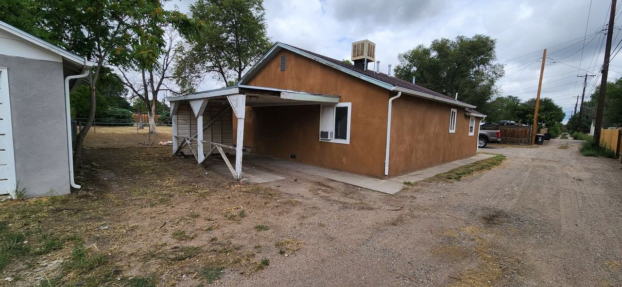 436 Gaylord Ave - Photo 3 of 13