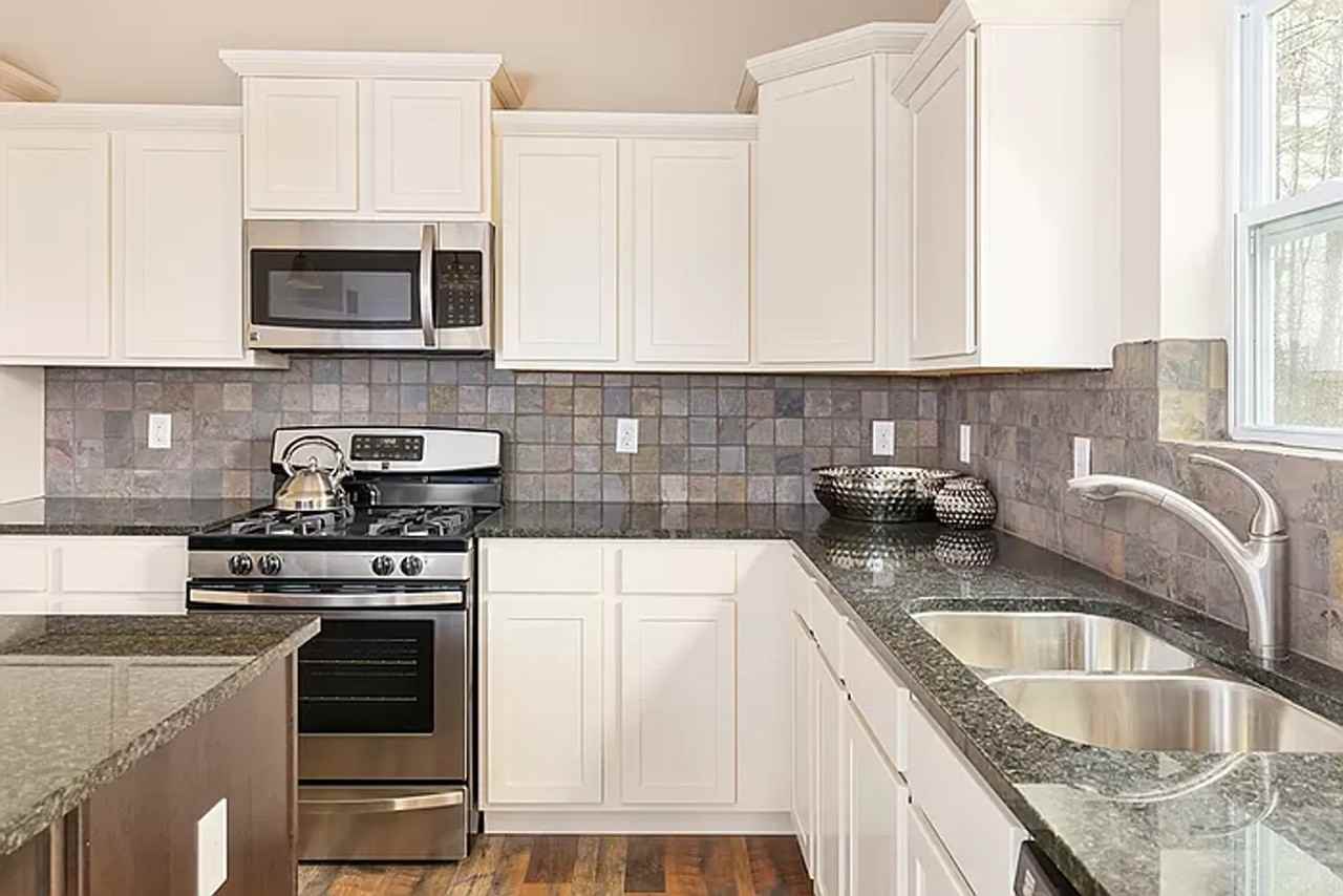 14441 Manor Rd - Photo 2 of 19