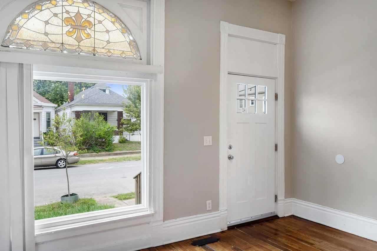 638 E Ormsby Ave - Photo 3 of 20