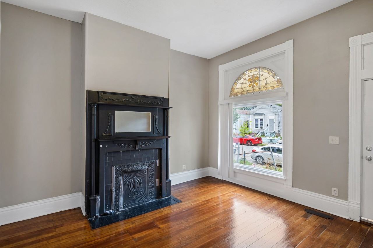 638 E Ormsby Ave - Photo 5 of 20