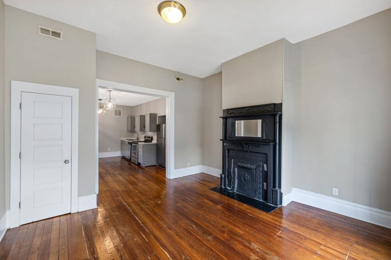 638 E Ormsby Ave - Photo 6 of 20