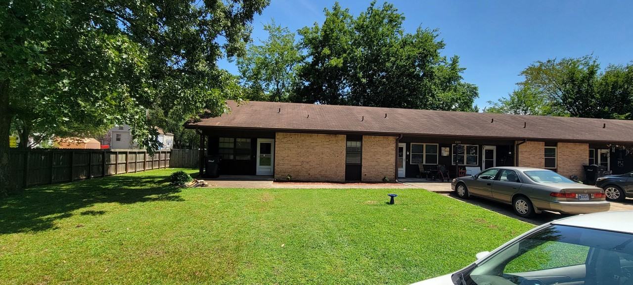 Ross Street Apartments - Photo 2 of 3