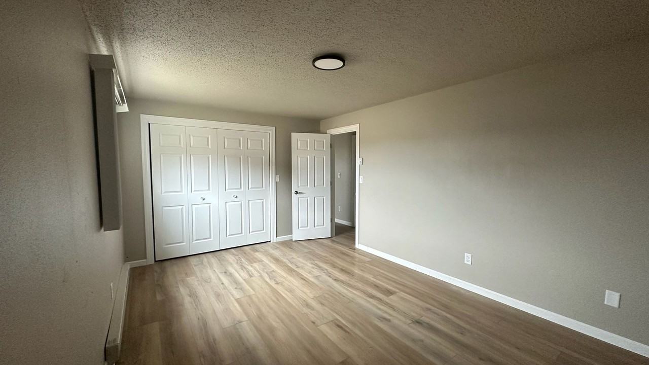 46 Country Road - Photo 3 of 7