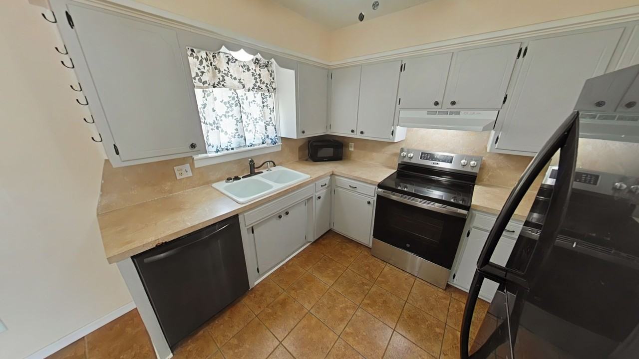 3808 Se Dorchester Dr - Photo 4 of 11