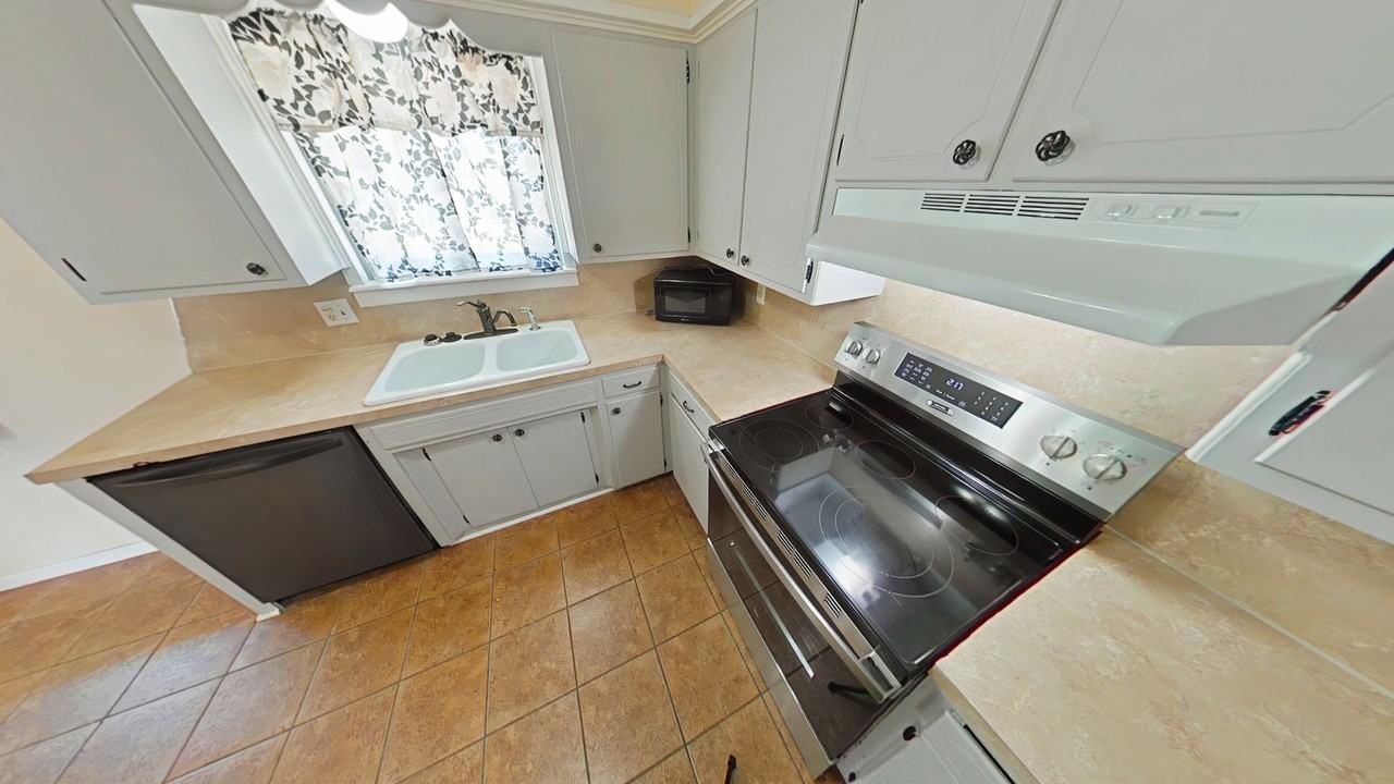 3808 Se Dorchester Dr - Photo 5 of 11