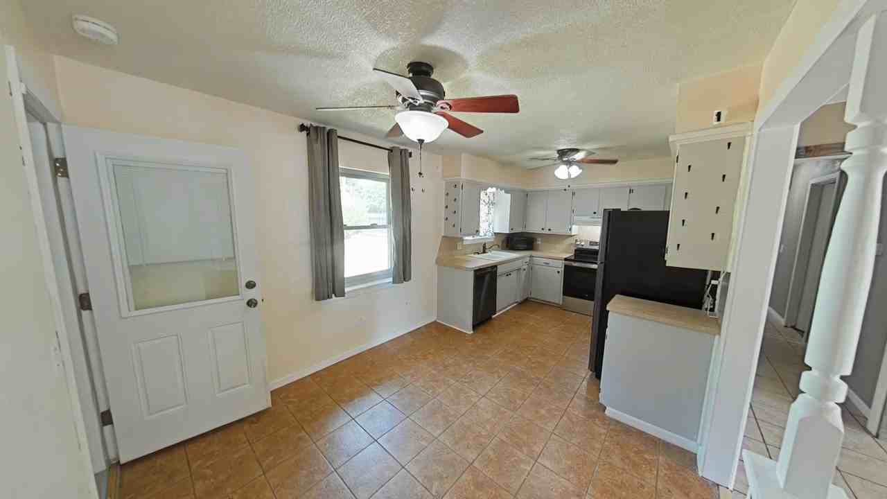 3808 Se Dorchester Dr - Photo 6 of 11