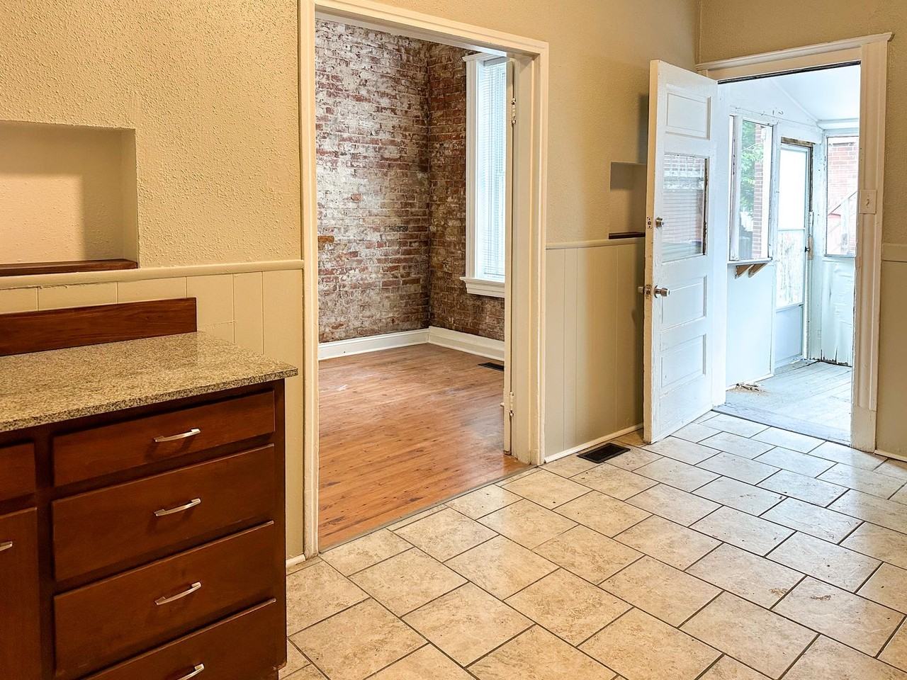 2631 Oregon Ave - Photo 3 of 23