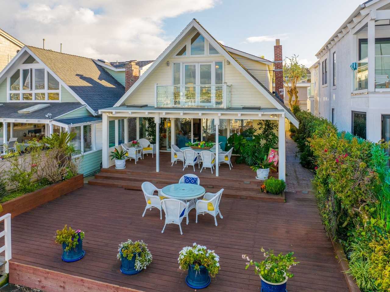 1128 E Balboa Blvd - Photo 5 of 43