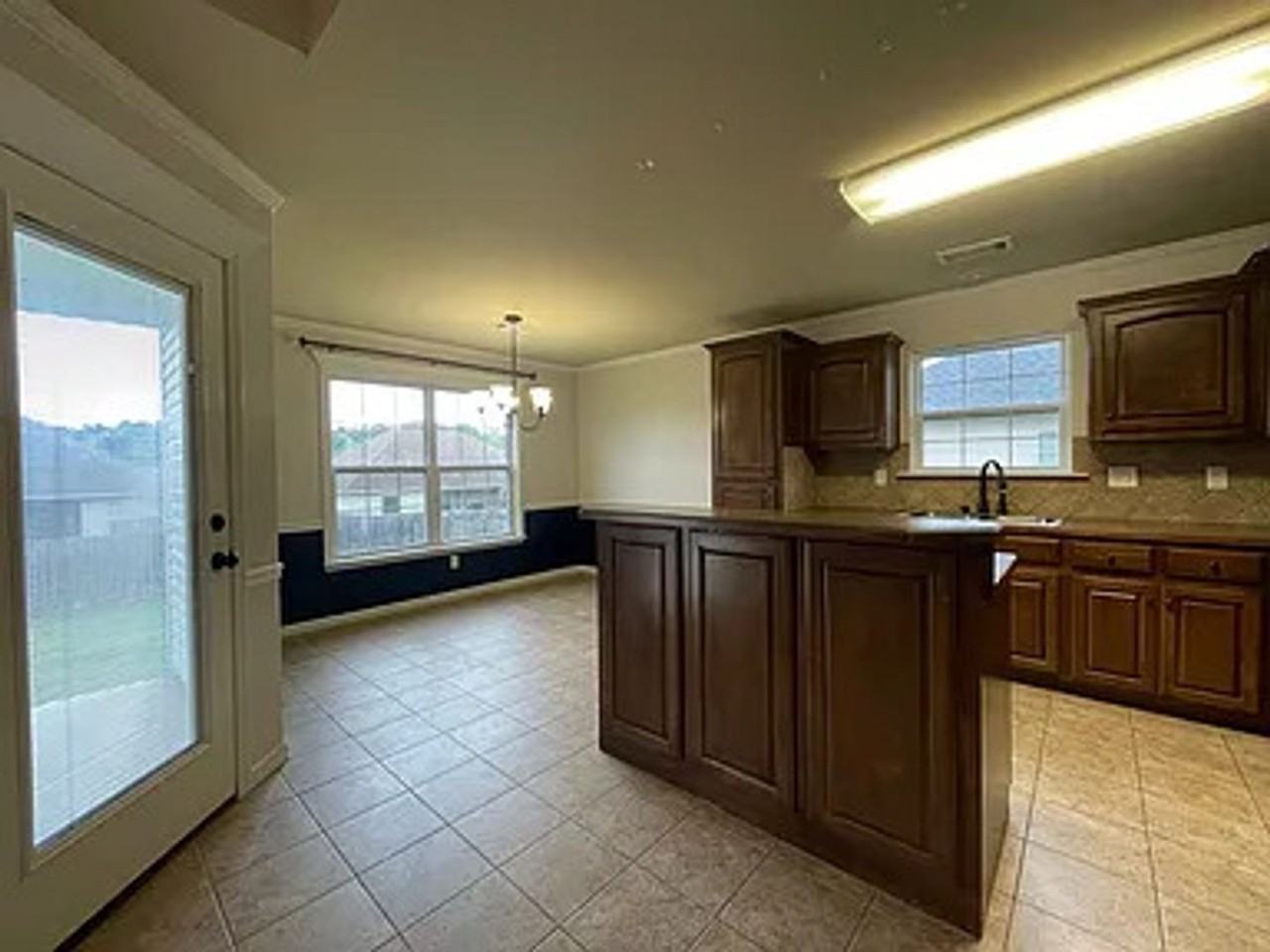 2112 Magna Carta Ln - Photo 3 of 11