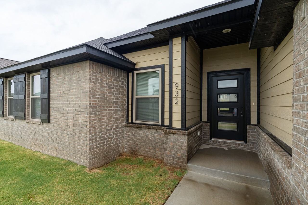 932 Petit Jean St - Photo 2 of 21