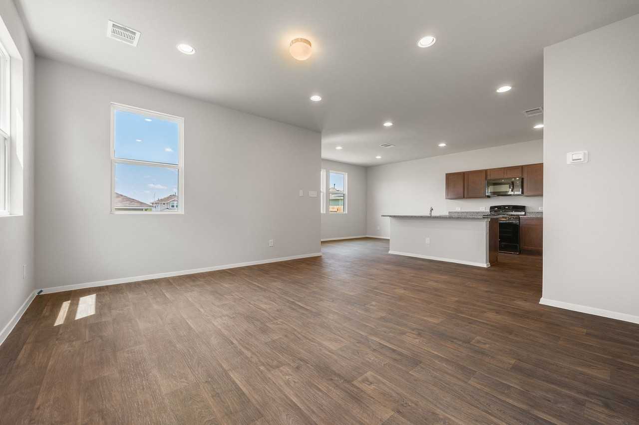 187 Haywood Mnr - Photo 7 of 17