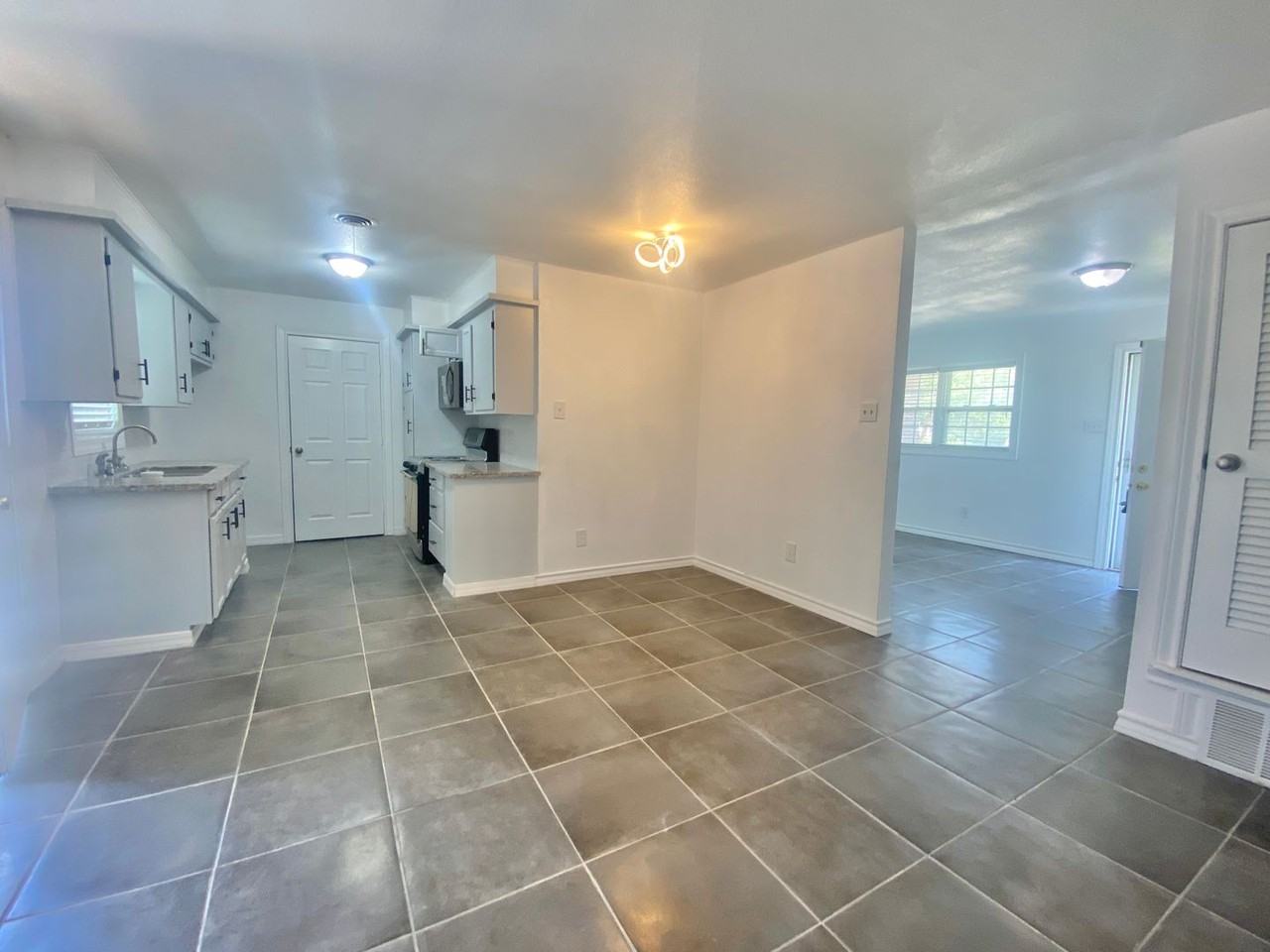 1516 E 1st St - Photo 6 of 18