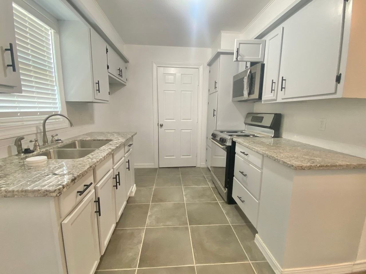 1516 E 1st St - Photo 7 of 18