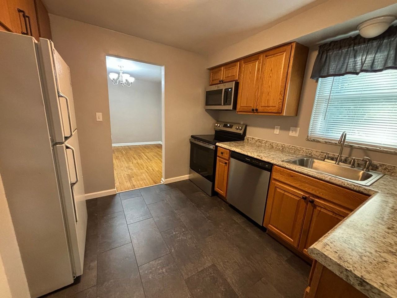 237 Sleepy Hollow Rd - Photo 4 of 19