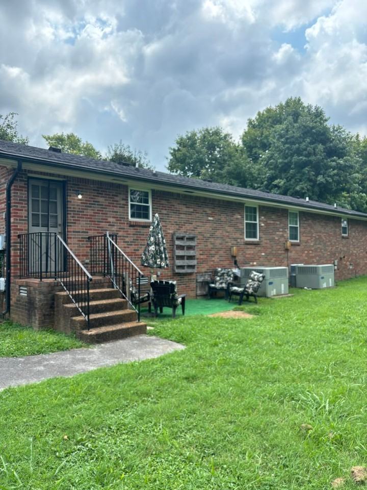 1276-1278 Woodvale Dr. - Photo 2 of 6
